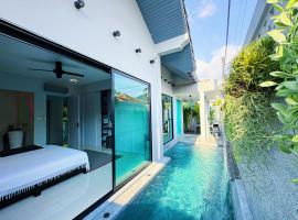 Stylish 3br Villa walk to beautiful beach shared pool, hotel v mestu Ban Bo Han