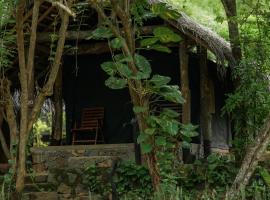 Athgira River Camping - Udawalawe, hotel i Udawalawe