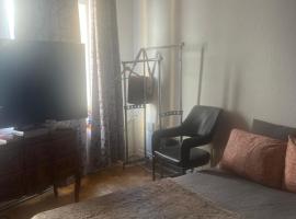 Central old town room with private kitchen, homestay in Biel