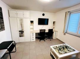 Helle 1,5 Zimmer Wohnung, apartmán v destinaci Höchberg