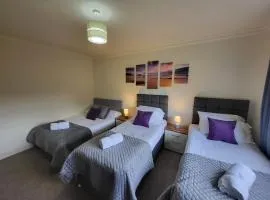 Large 3 bed, great for contractors, with private parking