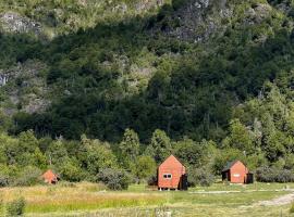 Refugio Río Roberto, хотел близо до Yelcho Glacier, Villa Santa Lucía