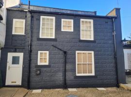 Hidden Gem. 1800s Bank Office. Knaresborough Town, vila u gradu 'Knaresborough'