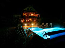 Domek całoroczny RYSIÓWKA na Kaszubach z basenem banią sauną bilardem na wyłączność - Ostrowite Leśna Dolina, parkolóval rendelkező hotel Sulęczynóban