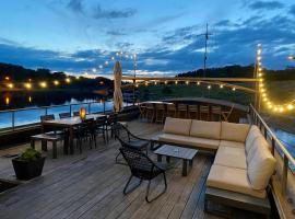 Tabor 67 Luxury Houseboat, hotel de luxo em Ittre