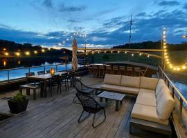 Tabor 67 Luxury Houseboat, hotel v destinaci Ittre