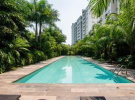 87978 DELUXE and unique 3BR condo by The Harbor, Via Montejo, acomoda&ccedil;&atilde;o em condom&iacute;nio em M&eacute;rida