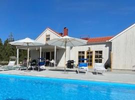 Villa VitvikenB i Gotland Pool, מלון בSlite