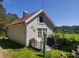 19th-century cottage on the Swedish West Coast, hotel in Fjällbacka