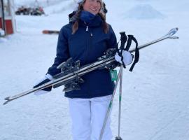 Mājdzīvniekiem draudzīga viesnīca &Aring;reskutans l&auml;genhet i Hus&aring; - med laddning f&ouml;r bil 22 kw pilsētā Hus&aring;