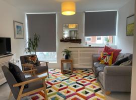 Modern and Comfortable Flat with private parking, apartman Oxfordban