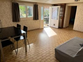 F2 indépendant dans maison proche RER C/Tram T9, apartamento em Villeneuve-le-Roi