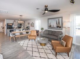 Cozy Coastal Home Near Beaches, Shops, Restaurants, hotel in Southport