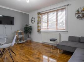 1 bed apartment central Hamilton free wifi with great transport links to Glasgow, apartment sa Hamilton