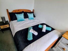 Spacious Rooms close to Aylesbury Centre - Free Fast WiFi, hotel in Buckinghamshire