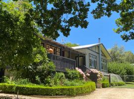 Kimberley Blue West Wing Sunny Decks Cosy Fire, cottage in Blackheath