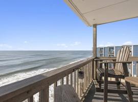 The Lookout: Tranquil Beachfront Condo, hotel i North Topsail Beach