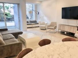 Private Beautiful Eastside Townhome near UN, hotel in New York