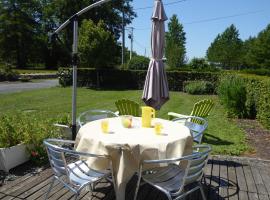 Gîte La Chapelle-aux-Choux, 2 pièces, 3 personnes - FR-1-410-131, family hotel in La Chapelle-aux-Choux