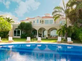 Exclusive Beachfront Luxury Villa, Private Gym, Personalized 5 Star-Service, Beach Direct Access