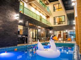 Piranha Poolvilla, hotel en Sattahip