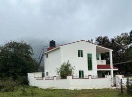 Sri Krishna Cottage, hotell i Yelagiri