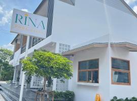 RINA Poolvilla (รินะ พูลวิลล่า), cabaña o casa de campo en Hat Yai