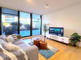 Brilliant Quay Blvd Apt Close to Wyndham Harbour, apartment in Werribee South