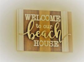 Bec's Beach House Getaway, будинок для відпустки у місті Батманс-Бей
