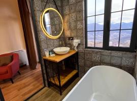 Berkri Gastro Yard & Guest House, hotel u gradu Yenokavan