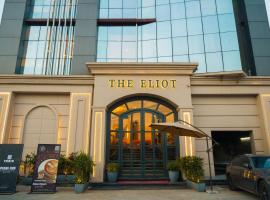 The Eliot Hotel & Banquet, hotell i Noida