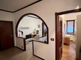 Appartamento alle porte d'Ivrea, hotel v destinaci Banchette