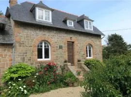 Maison rénovée à 100m de la mer, avec WIFI, jardin à TREGASTEL - Réf 47