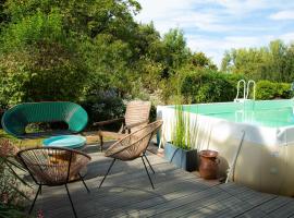 Le nid du massereau, hotel with pools in Bouguenais