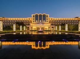 Crowne Plaza Zhengzhou, an IHG Hotel, hotel near Qinling Road Station, Zhengzhou