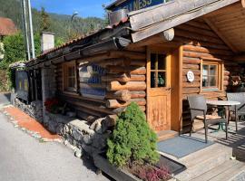 kleine Blockhütte, hotel in Ried im Oberinntal