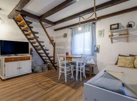 Alpine House Naturalina - Happy Rentals, apartemen di Slap ob Idrijci