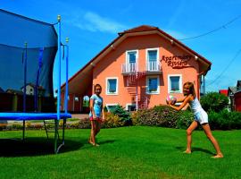 Vila Deluxe & Apartmány Riviéra Liptov Bešeňová, hotel in Bešeňová