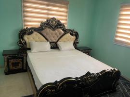 Magnifique chambre avec accès piscine, bed & breakfast i Sali Nianiaral
