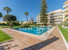 Tasteful 1 BDR Flat W/Balcony & Pool by LovelyStay