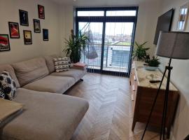 Cosy 1 bedroom apartment with balcony near Chiswick, self-catering accommodation in London