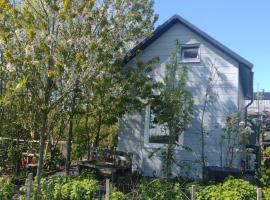 Tuinhuisje in het groen, vakantiewoning in Almere