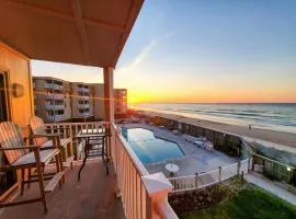 Gorgeous views, Oceanfront, Pool,The Driftwood!