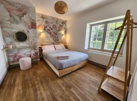 Maison cosy et décorée avec goût à la campagne, Cottage in Sévérac