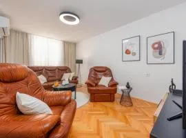 A&M 3 BRIDGE Luxury Center