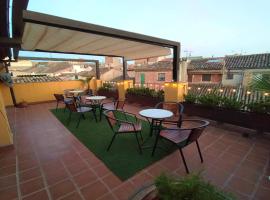 Apartaments Falset, hotel amb aparcament a Falset