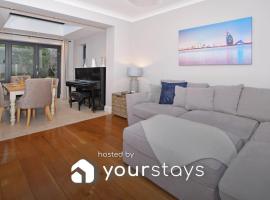 Hale View by YourStays, casa a Altrincham