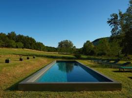 Le Pressoir - domaine du Chateau de La Bourlie - Boutique villa up to 12 guests، فندق في Urval