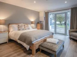 Suite 2 - Sleeping Giant Hotel - Pen Y Cae Inn