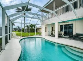 Hot Tub and Fire Pit Spacious Cape Coral Oasis!